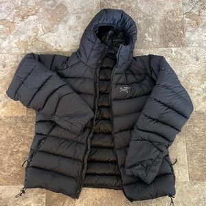 Mens Medium Arc’teryx Goose down hooded jacket with stuff sack in pocket